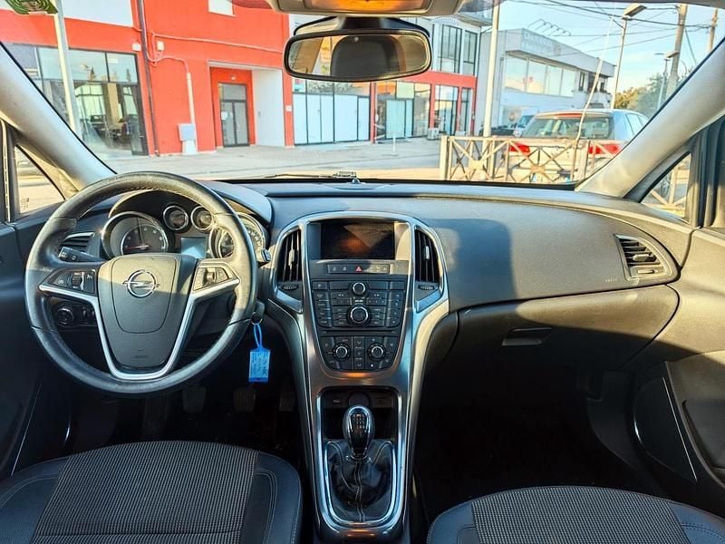 Usata Opel Astra Cosmo 140 CV (102 kW) 2011 Argento Berlina