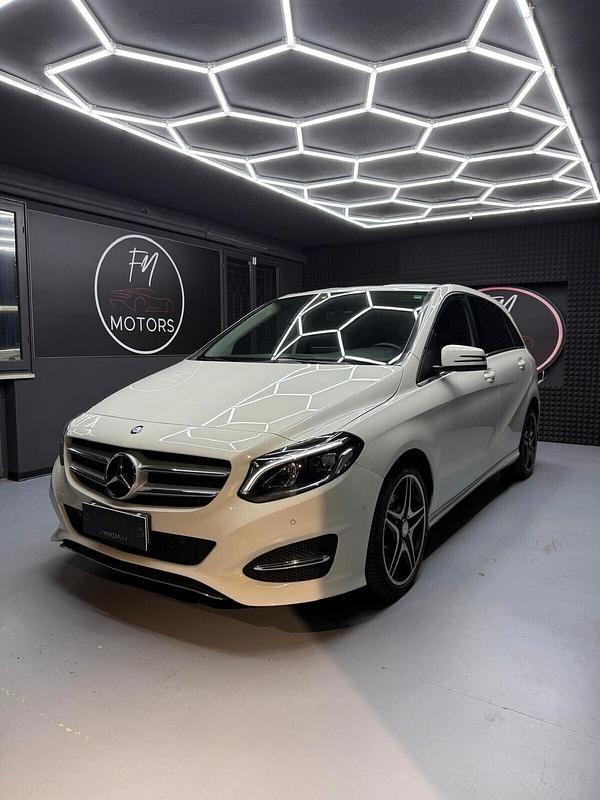 Usata Mercedes B200 Premium 136 CV (100 kW) 2015 Bianco Monovolume