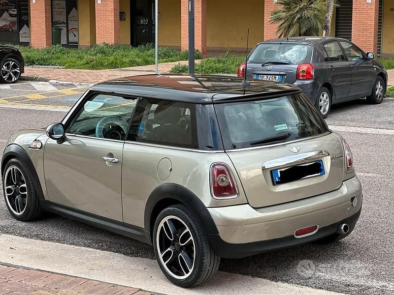 Usata Mini Cooper D 110 CV (80 kW) 2009 Verde Utilitaria