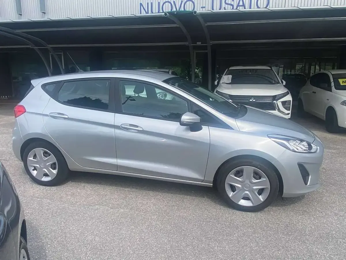 Usata Ford Fiesta 86 CV (63 kW) 2017 Argento Utilitaria