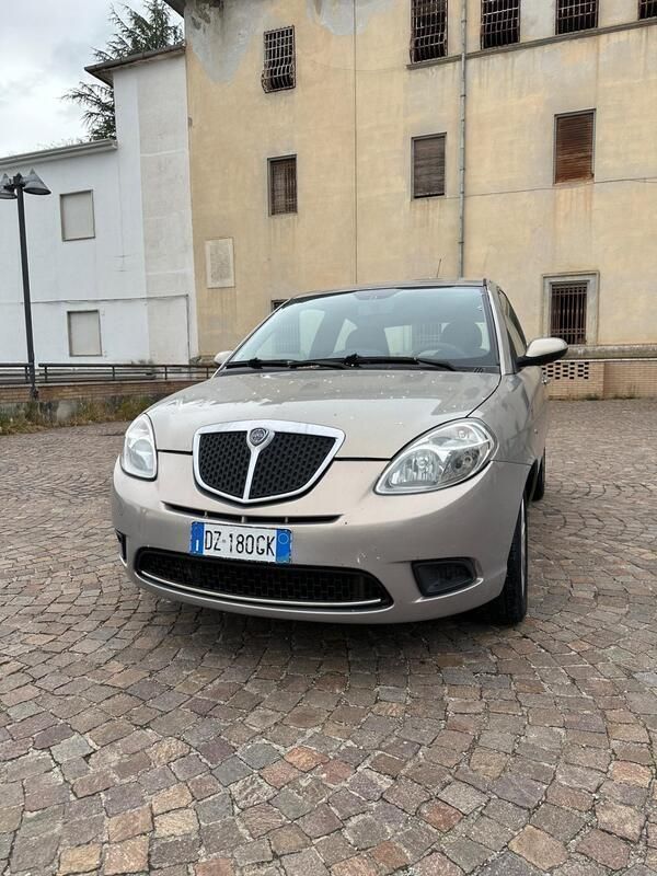 Usata Lancia Ypsilon 77 CV (56 kW) 2009 Oro Utilitaria