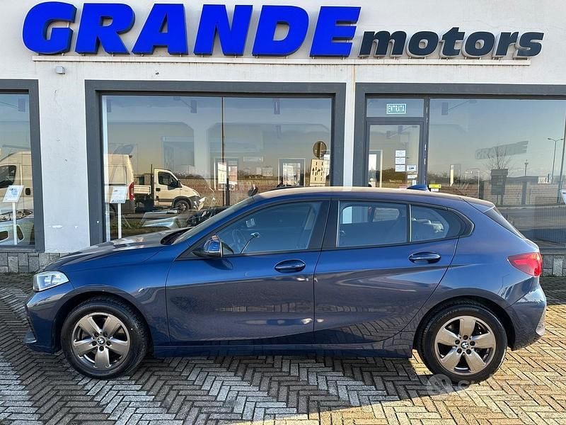 Käytetty BMW 116 Advantage 116 HP (85 kW) 2021 Sininen Viistoperä