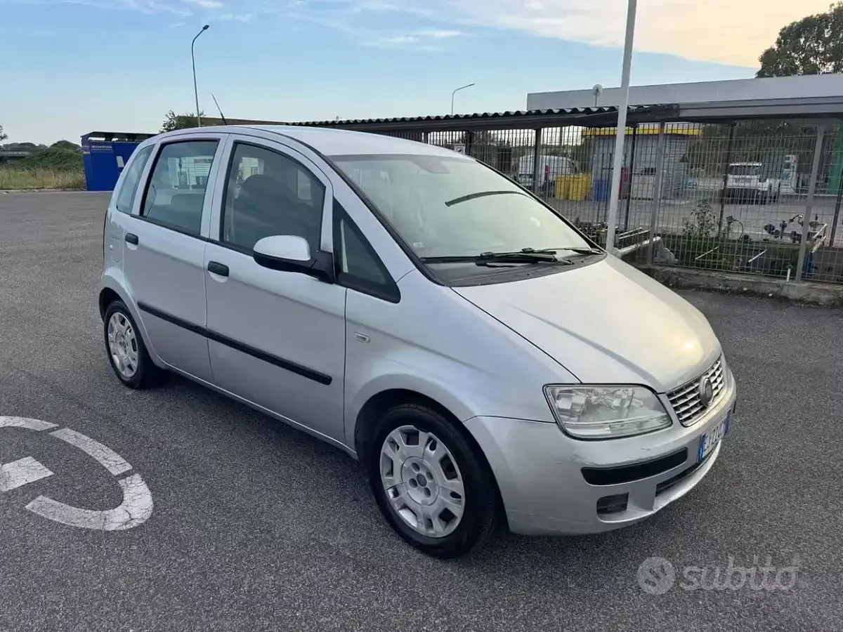 Usata Fiat Idea Active 95 CV (69 kW) 2012 Grigio Monovolume
