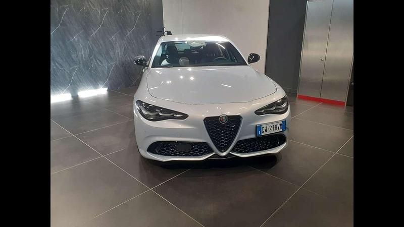 Usata Alfa Romeo Giulia Sprint 280 CV (205 kW) 2024 Grigio moon met. Berlina