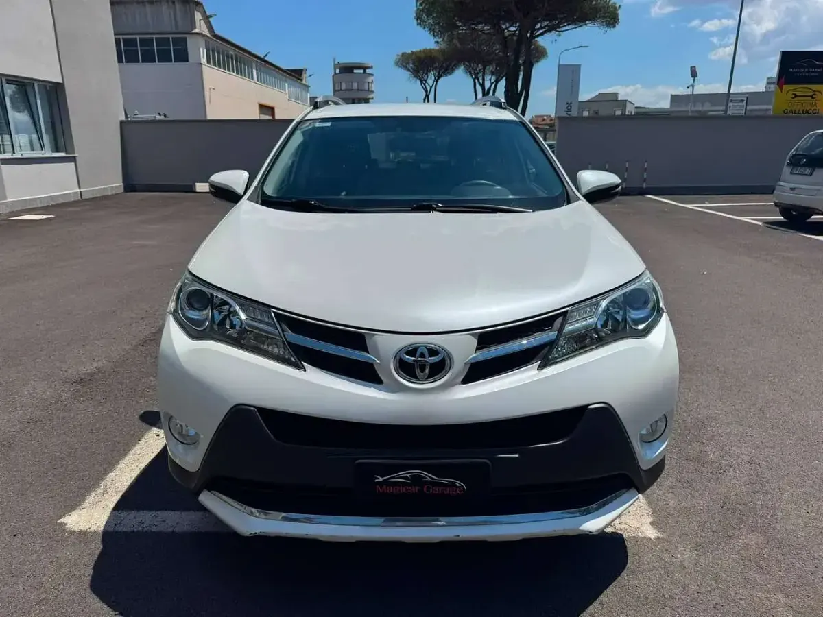 Usata Toyota RAV4 Edition 150 CV (110 kW) 2015 Bianco SUV