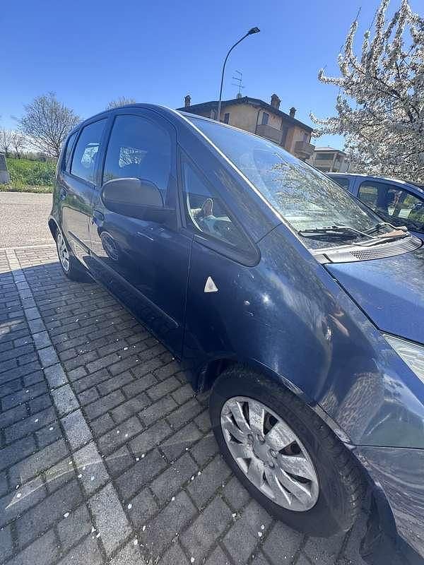 Usata Mitsubishi Colt 69 CV (50 kW) 2004 Blu Utilitaria