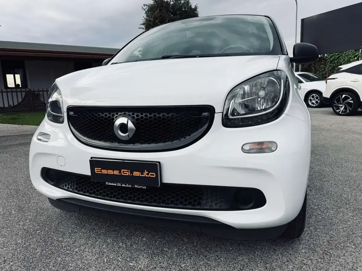 Usata Smart ForFour Passion 90 CV (66 kW) 2018 Tetto panoramico Utilitaria