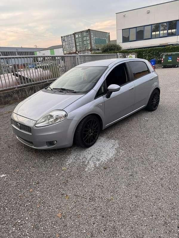 Usata Fiat Grande Punto Dynamic 77 CV (56 kW) 2009 Utilitaria