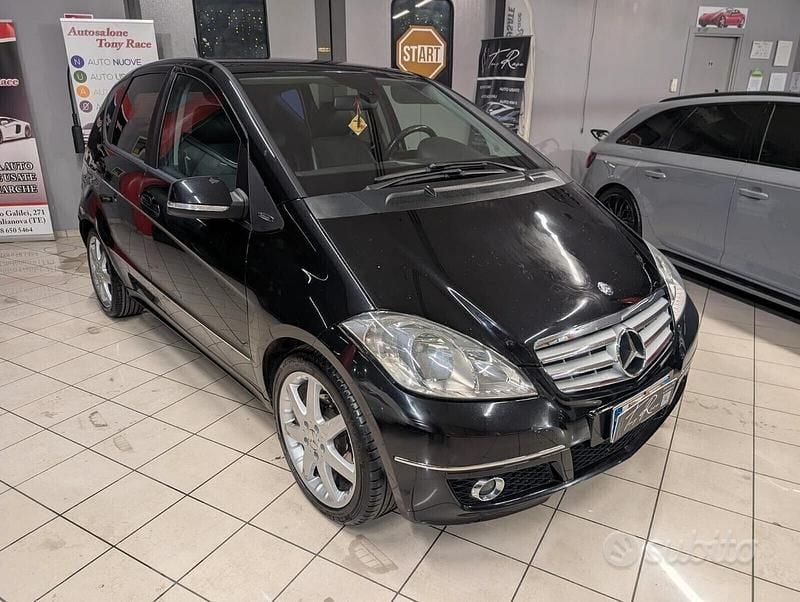 Nero Usata 2011 Mercedes A180 Avantgarde Tre volumi | 2999 € (Buon prezzo) - Immagine 1/4