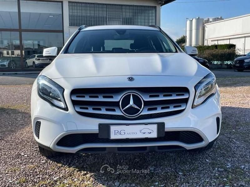Usado Mercedes GLA220 Business 122 CV (89 kW) 2019 Blanco SUV