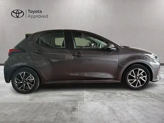 Usata Toyota Yaris Hybrid Trend 92 CV (67 kW) 2023 Grigio Pick-up