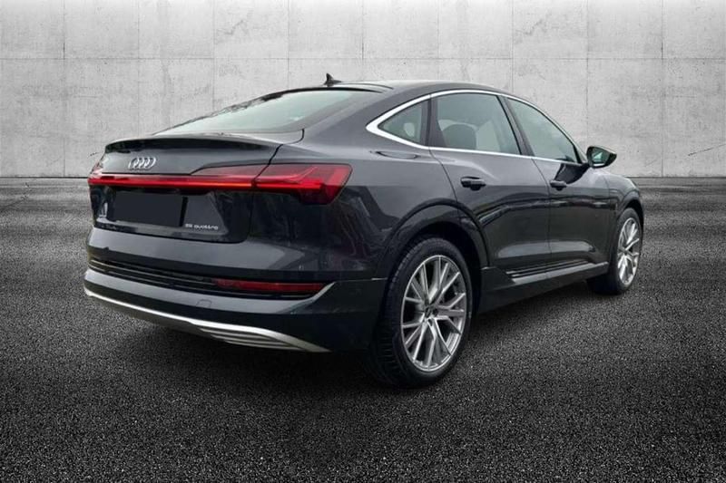 Usata Audi e-tron 158 kW (215 CV) 2023 Grigio SUV