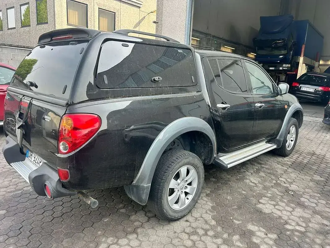 Usata Mitsubishi L200 Intense 136 CV (100 kW) 2007 Nero Pick-up