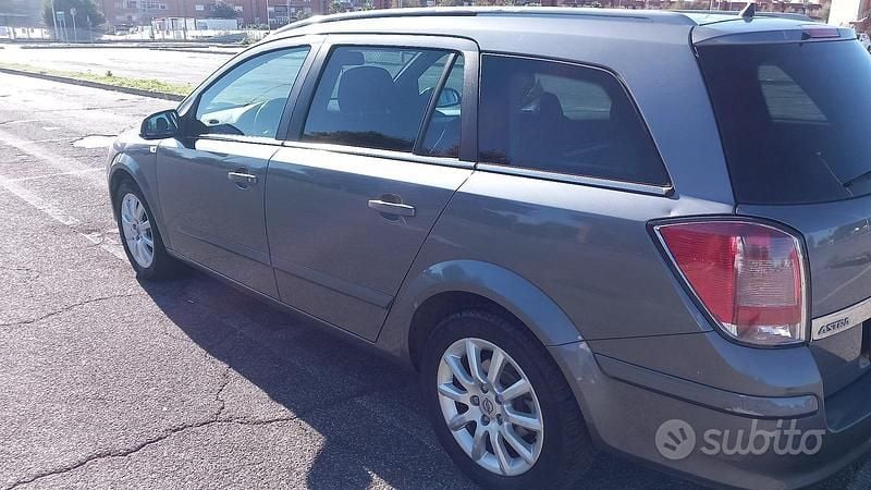 Usata Opel Astra 136 CV (100 kW) 2006 Grigio Berlina