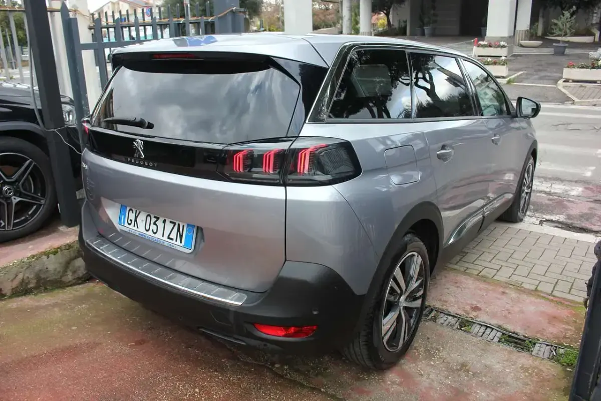 Usata Peugeot 5008 Allure 131 CV (96 kW) 2022 Other SUV