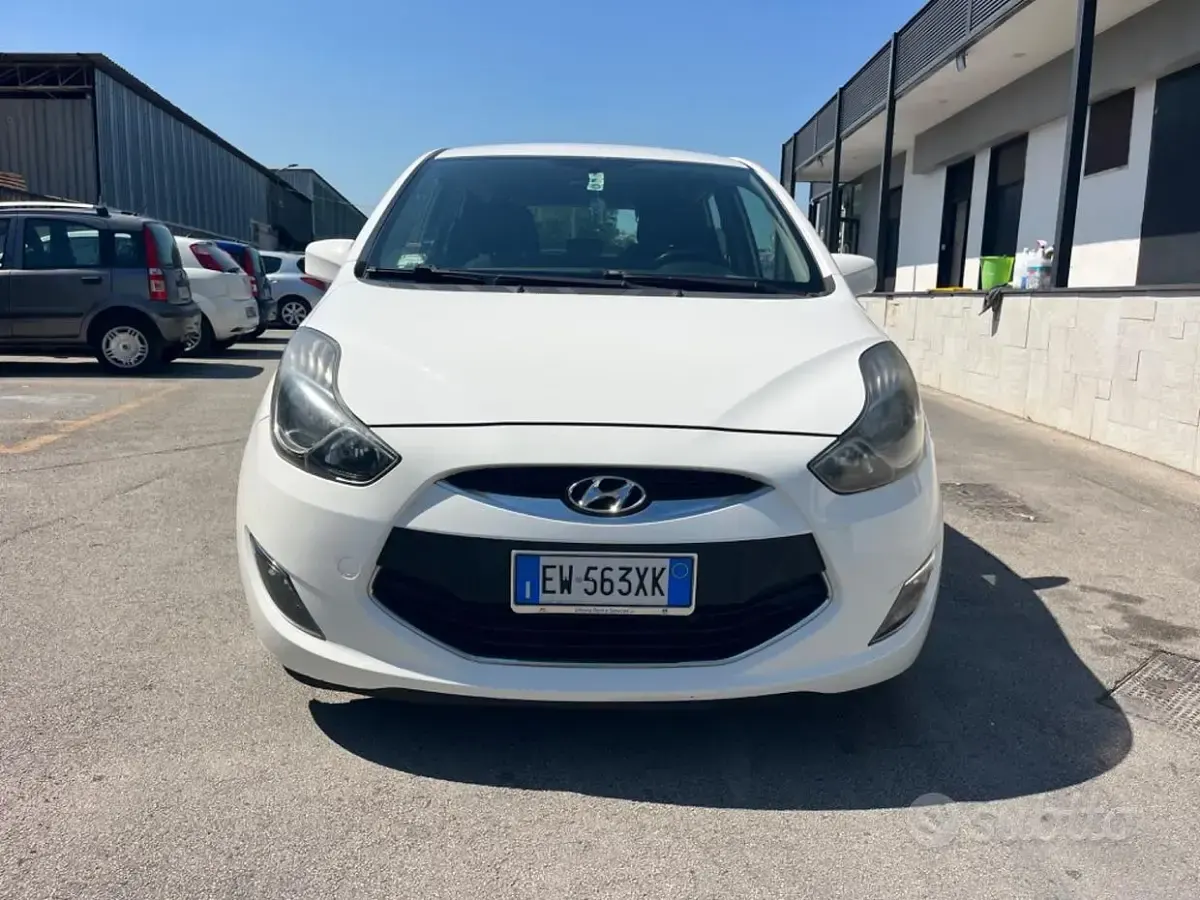 Usata Hyundai ix20 Comfort 90 CV (66 kW) 2014 Bianco Utilitaria