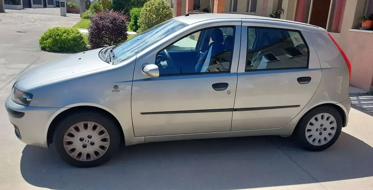 Usata Fiat Punto 80 CV (58 kW) 2000 Grigio Utilitaria