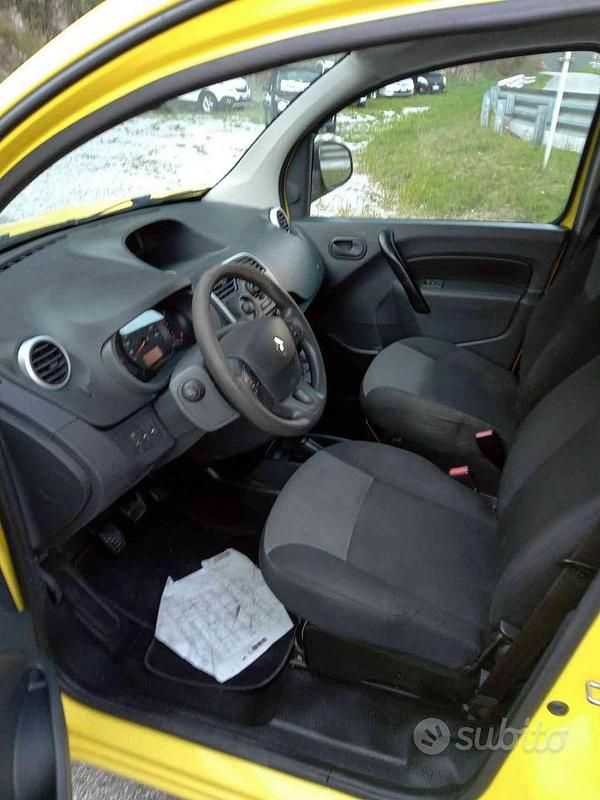 Usata Renault Kangoo 110 CV (80 kW) 2019 Giallo Monovolume