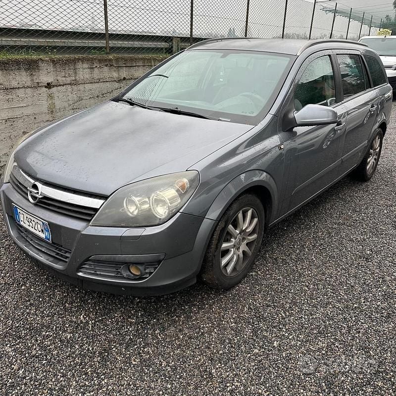 Usata Opel Astra Cosmo 120 CV (88 kW) 2006 Grigio Station wagon