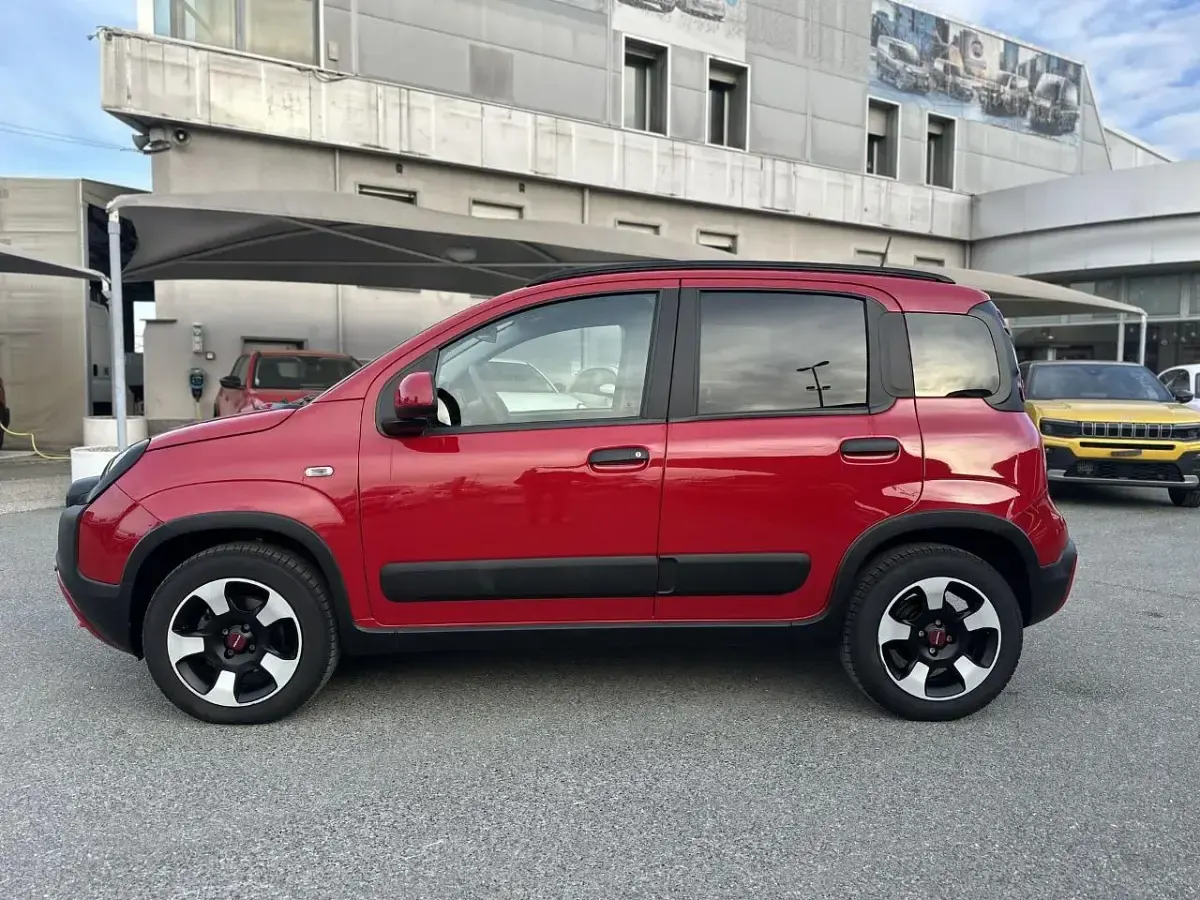 Usata Fiat Panda Cross Cross 70 CV (51 kW) 2024 Rosso Utilitaria