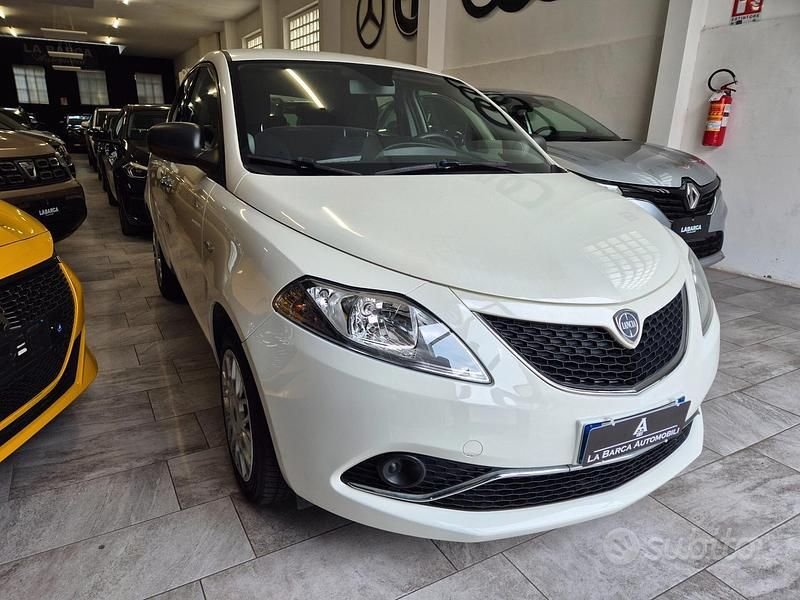 Usata Lancia Ypsilon Silver 69 CV (50 kW) 2018 Bianco Utilitaria