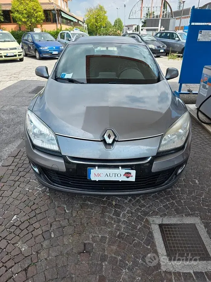 Usata Renault Mégane GrandTour 110 CV (80 kW) 2011 Grigio Station wagon