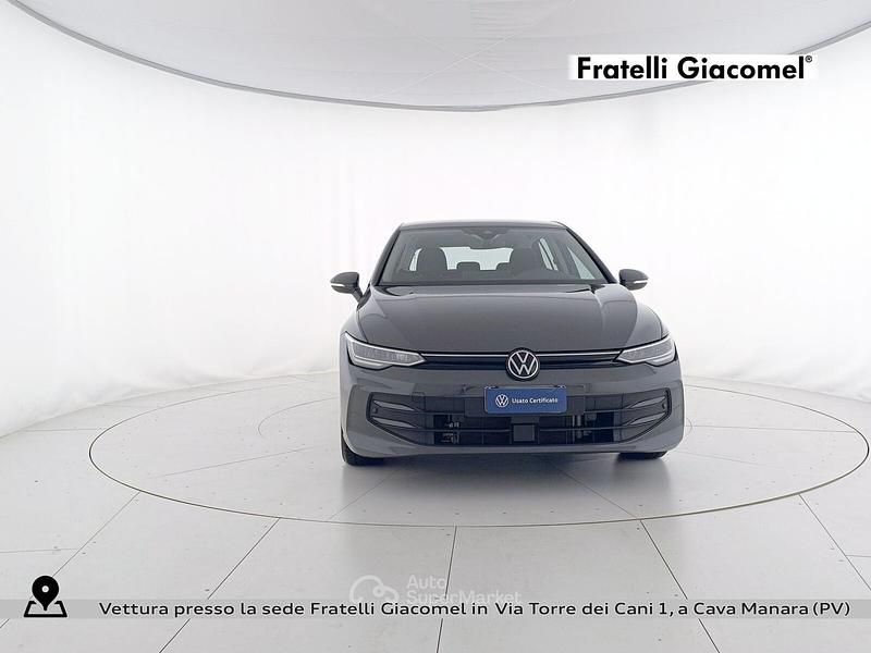 Usata VW Golf VIII Life 116 CV (85 kW) 2025 Dolphin grey metallizzato Berlina