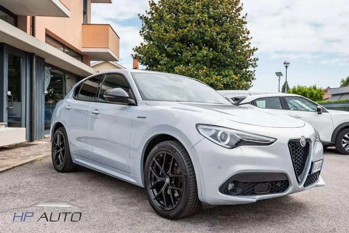 Usata Alfa Romeo Stelvio Veloce 209 CV (153 kW) 2021 Bianco lunare SUV