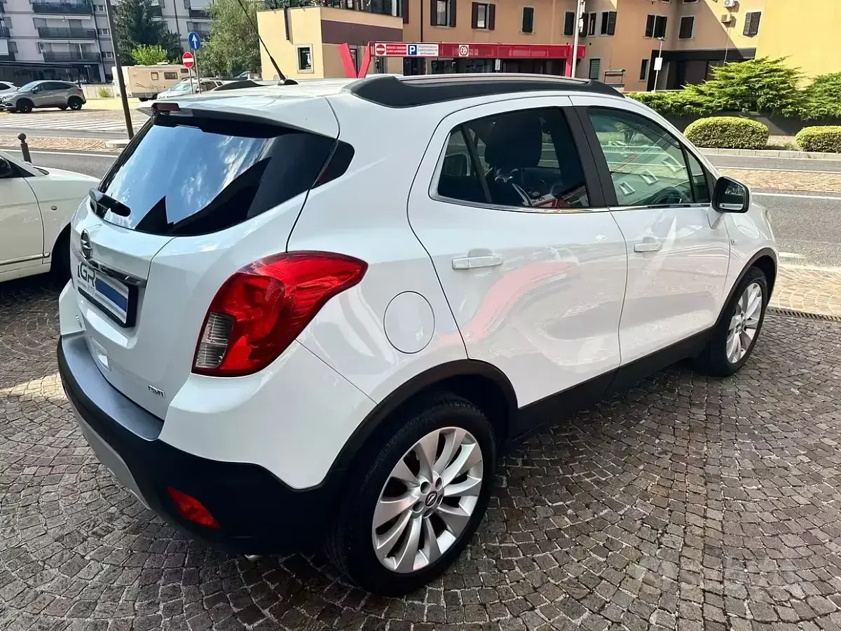 Usata Opel Mokka Cosmo 131 CV (96 kW) 2015 Bianco SUV