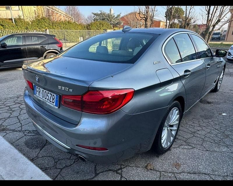 Usata BMW 530e Sport Line 184 CV (135 kW) 2018 Grigio scuro Berlina