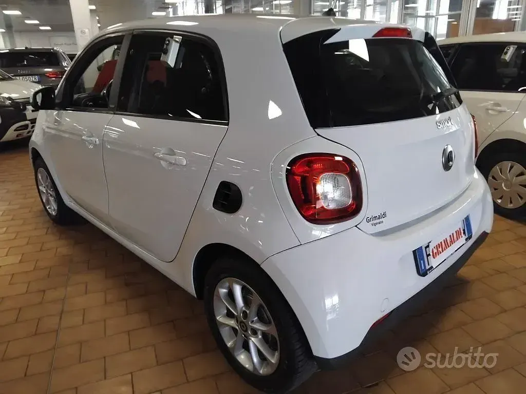 Usata Smart ForFour Passion 71 CV (52 kW) 2017 Bianco / pastello Utilitaria
