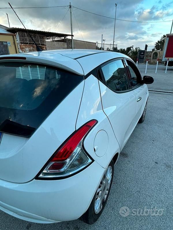 Usata Lancia Ypsilon 2017 Bianco Utilitaria