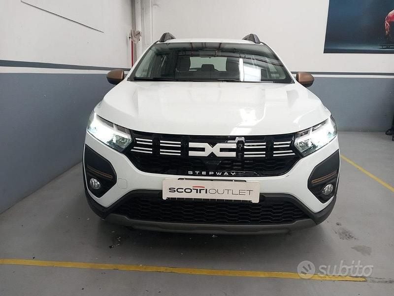 Usata Dacia Sandero Stepway 101 CV (74 kW) 2025 Bianco Berlina