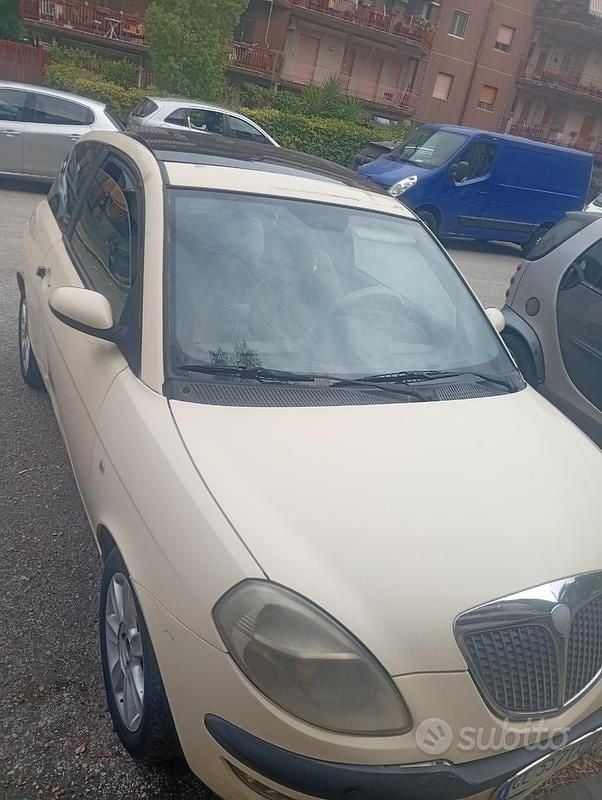 Usata Lancia Ypsilon 54 CV (39 kW) 2004 Bianco Utilitaria