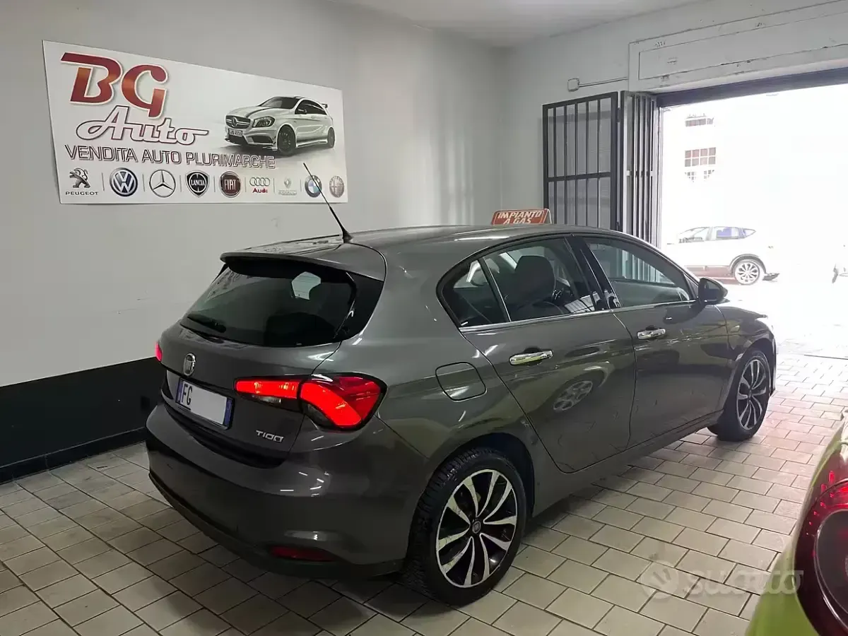 Usata Fiat Tipo Lounge 120 CV (88 kW) 2017 Grigio Berlina