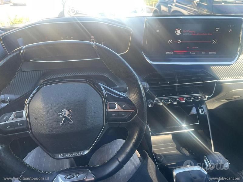 Usata Peugeot 2008 GT-line 131 CV (96 kW) 2020 Grigio SUV