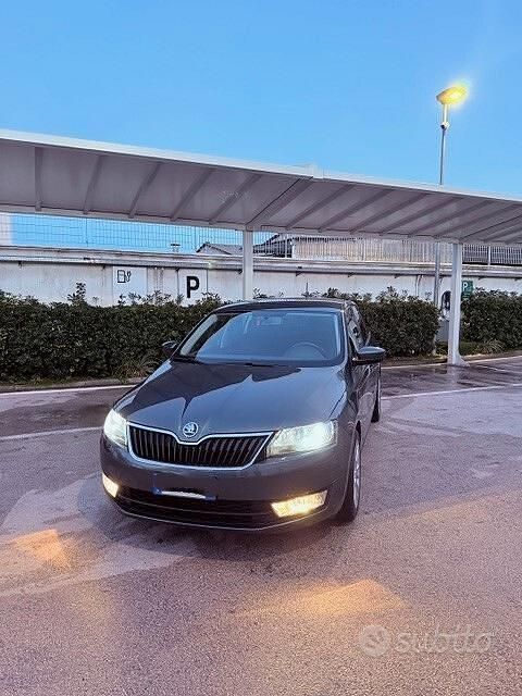 Usata Skoda Rapid Ambition 105 CV (77 kW) 2014 Grigio Utilitaria