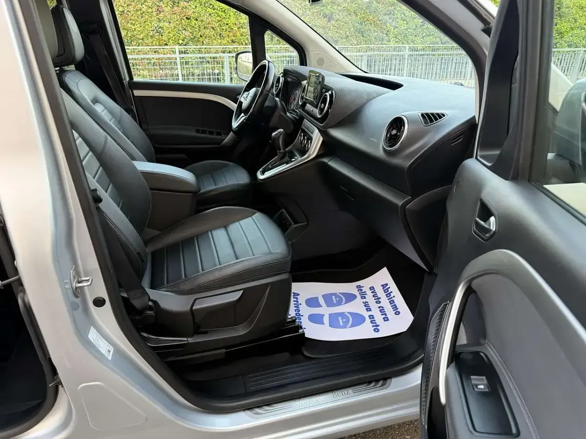 Usata Mercedes 180 Premium 116 CV (85 kW) 2023 Grigio Berlina