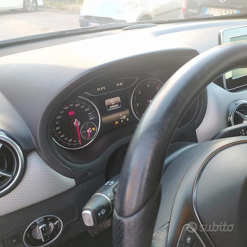 Usata Mercedes B200 2016 Grigio Monovolume