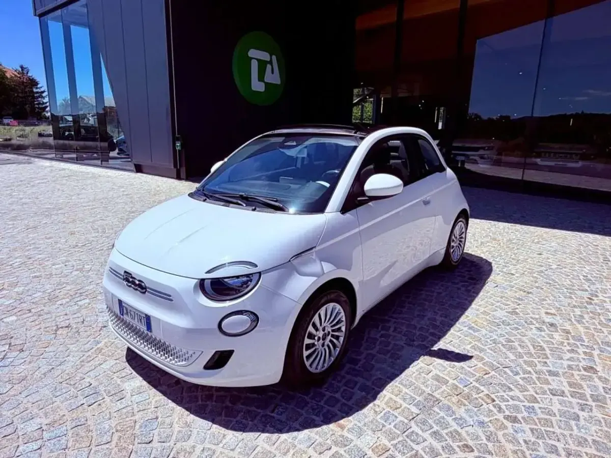 Usata Fiat 500e 86 kW (118 CV) 2023 Bianco Cabrio