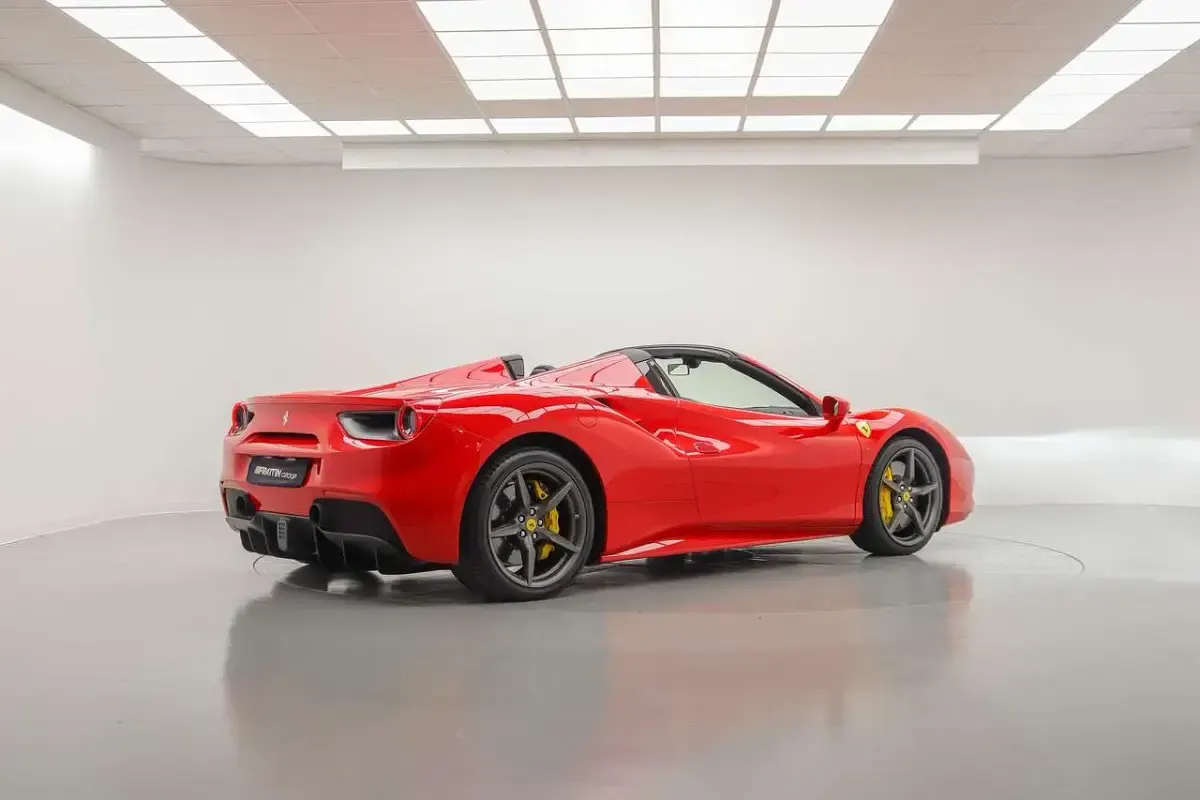 Usata Ferrari 488 670 CV (492 kW) 2018 Rosso corsa Cabrio