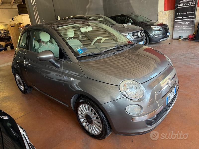 Begagnad Fiat 500 Lounge 95 HK (69 kW) 2012 Grå Sedan