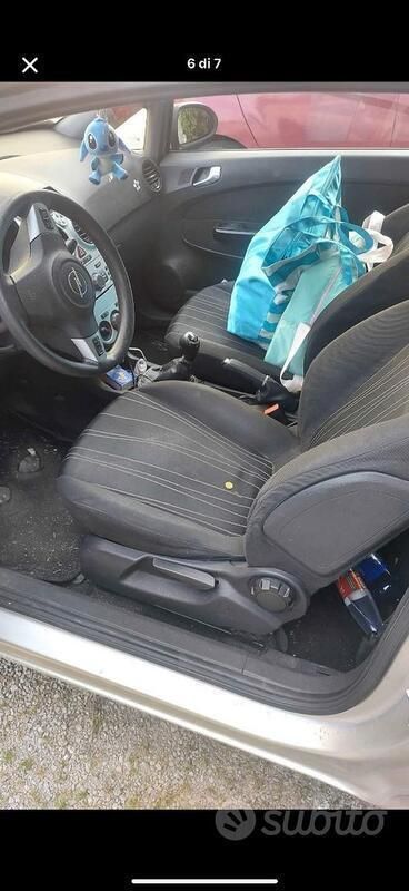 Usata 2010 Opel Corsa Due volumi | 1000 € (Super prezzo) - Immagine 1/4