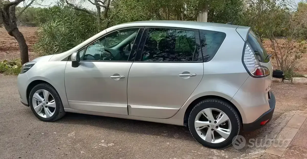 Usata Renault Scénic III 110 CV (80 kW) 2013 Grigio Monovolume