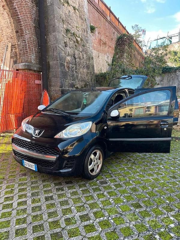 Usata Peugeot 107 68 CV (50 kW) 2008 Nero Utilitaria