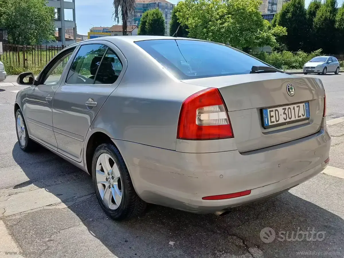Usata Skoda Octavia 105 CV (77 kW) 2010 Grigio Berlina
