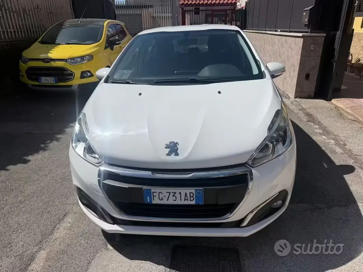 Gebraucht Peugeot 208 Access 68 PS (50 kW) 2016 Weiß Kleinwagen