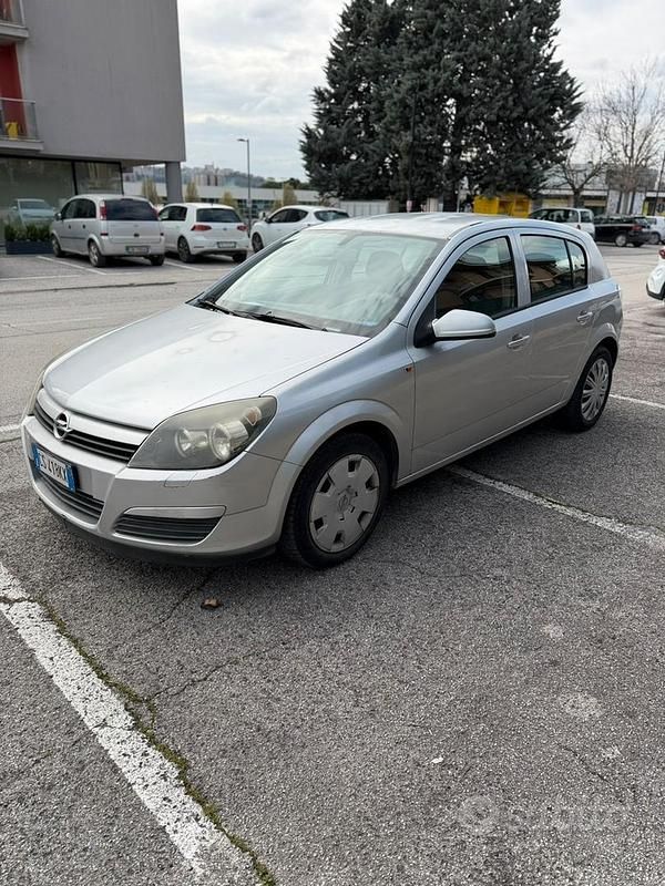 Usata Opel Astra 110 CV (80 kW) 2004 Berlina