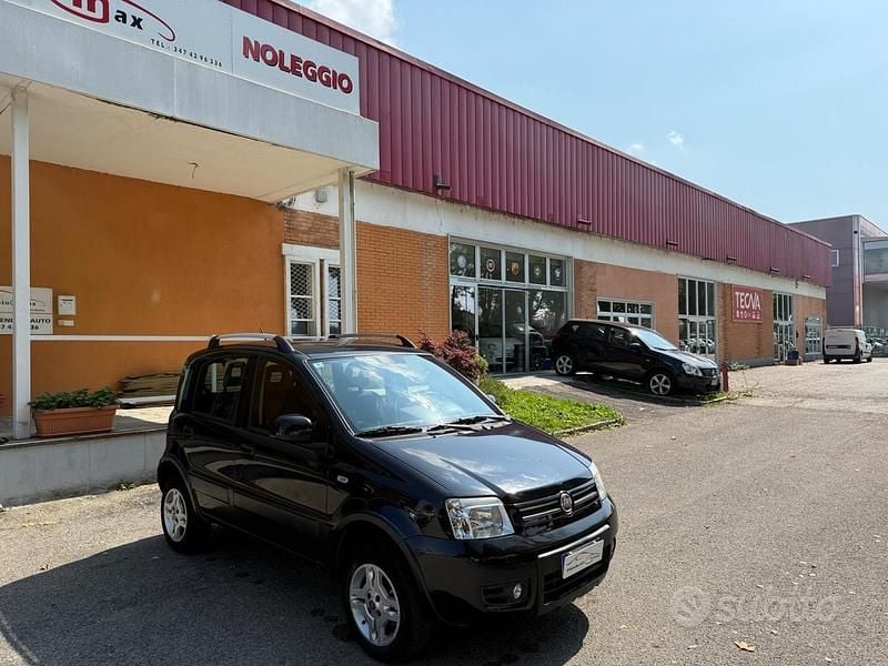 Nero Usata 2011 Fiat Panda 4x4 Climbing Due volumi | 8900 € (Buon prezzo) - Immagine 1/4