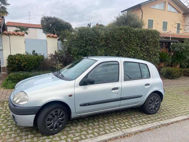 Usato 2001 Renault Clio II Benzin 82 CV (1.799 €)